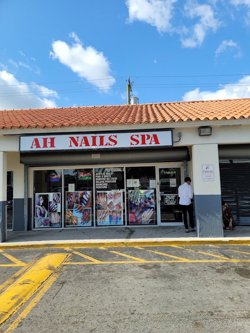 Bright workspace for nail services